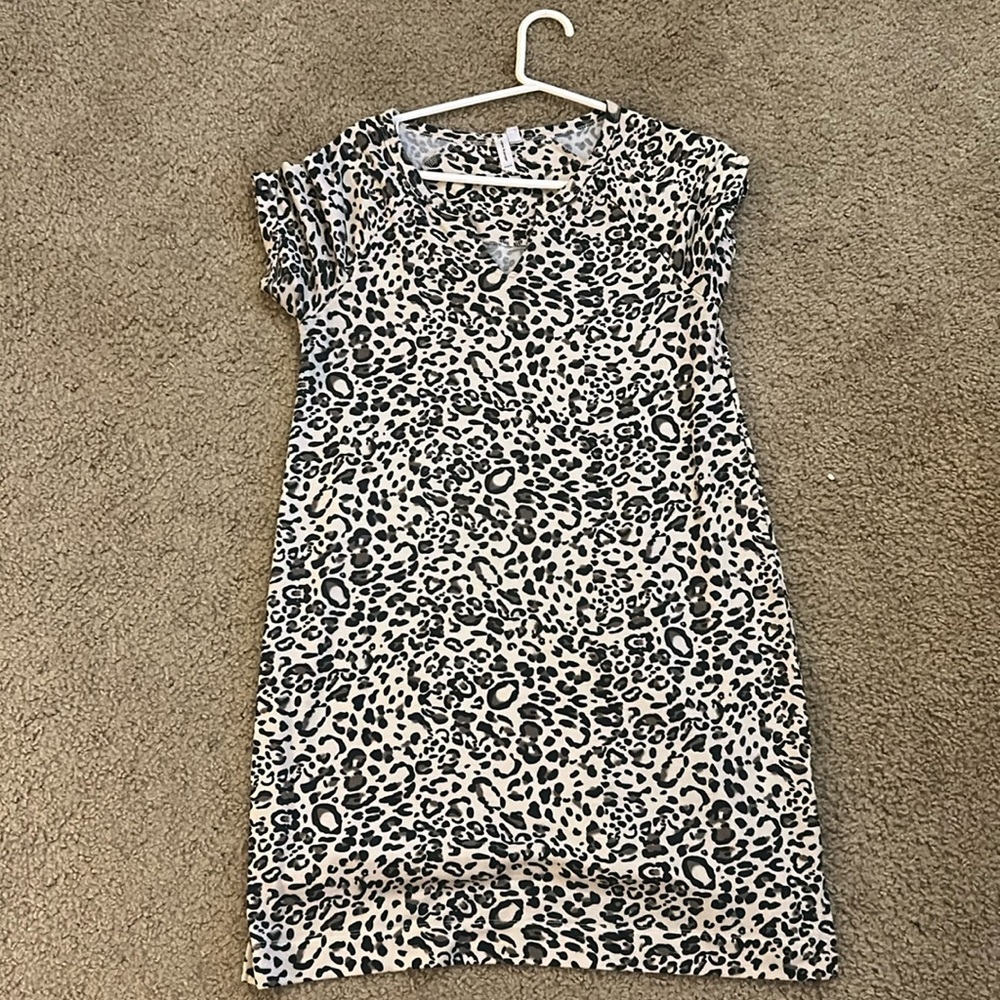 Leopard print short sleeve dress